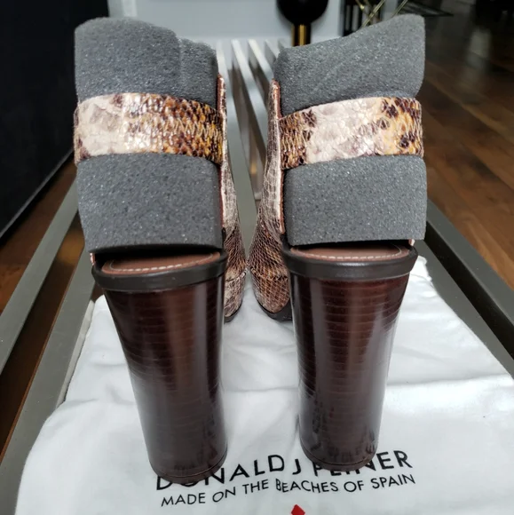 Donald Pliner Shoes - Picture 8 of 8